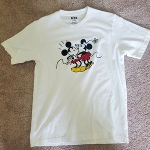 Uniqlo Disney Springs Mickey & Minnie Shirt Size S